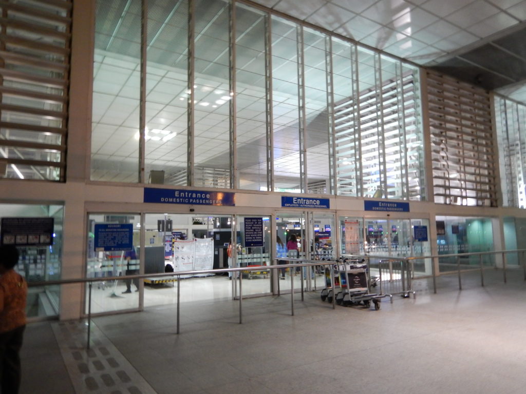 マニラ空港国内線ターミナル入口