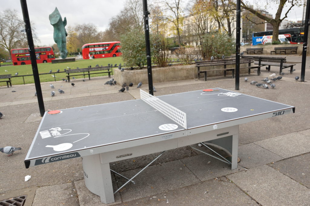 ロンドンの街中にあった卓球台