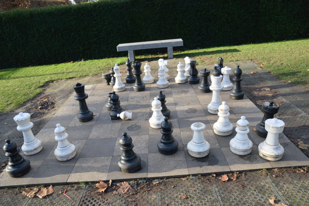 公園にあった、サイズの大きいチェス盤