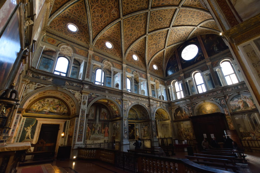 サンマウリツィオ教会の内装