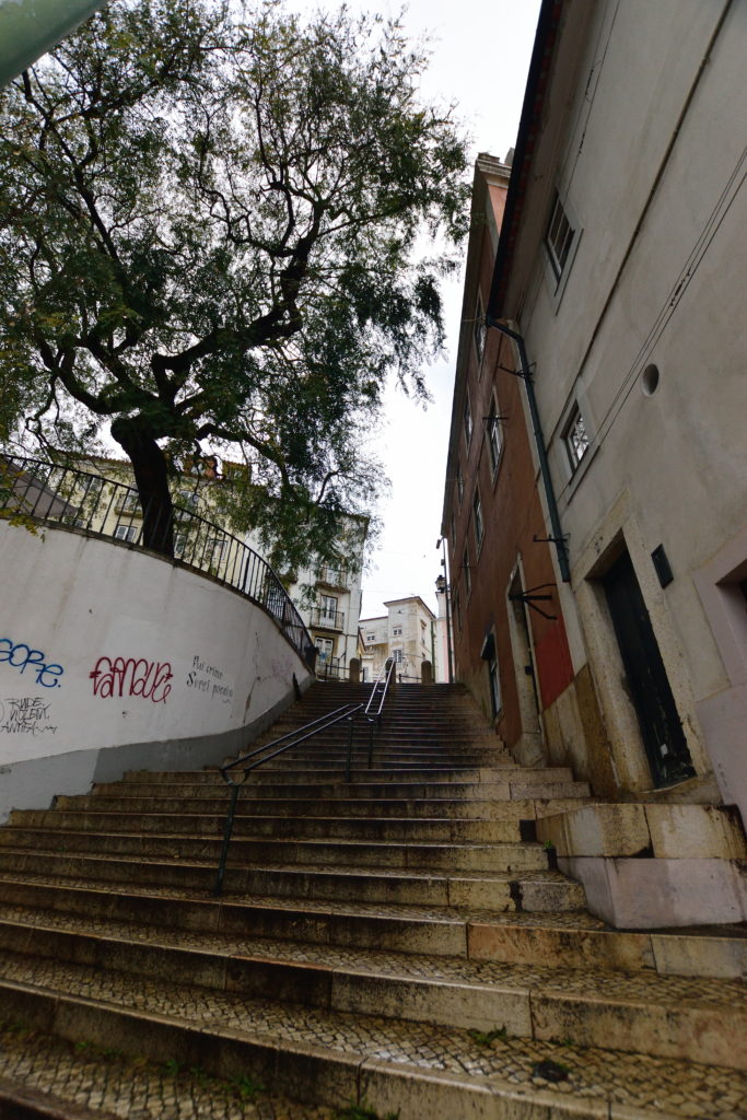 リスボン城近くの階段