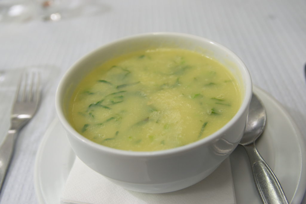 キャベツを使ったポルトガル料理のスープ