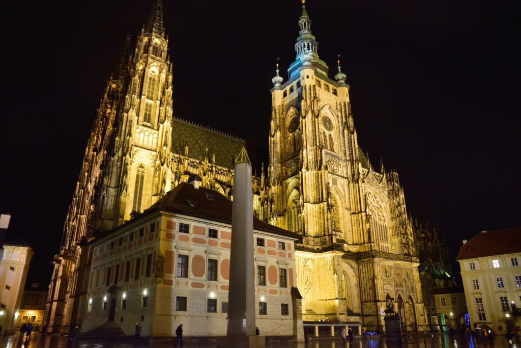 夜の、プラハの大聖堂