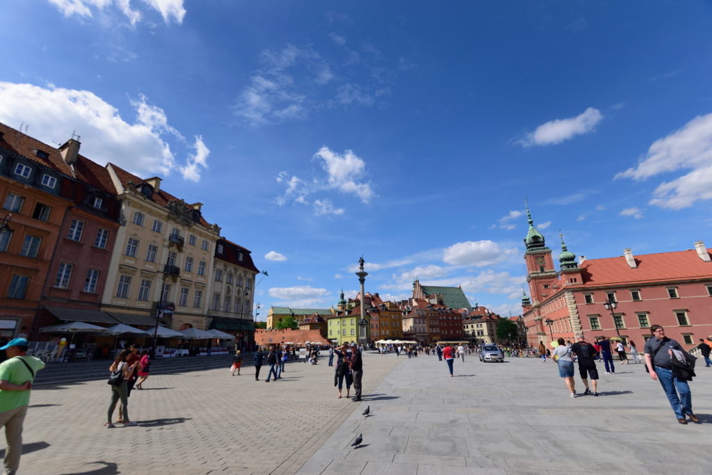 ワルシャワ旧市街地の入口の広場