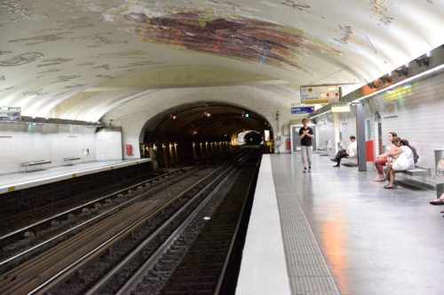 パリのメトロの駅