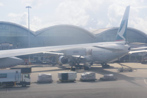 香港国際空港での、機内からの写真