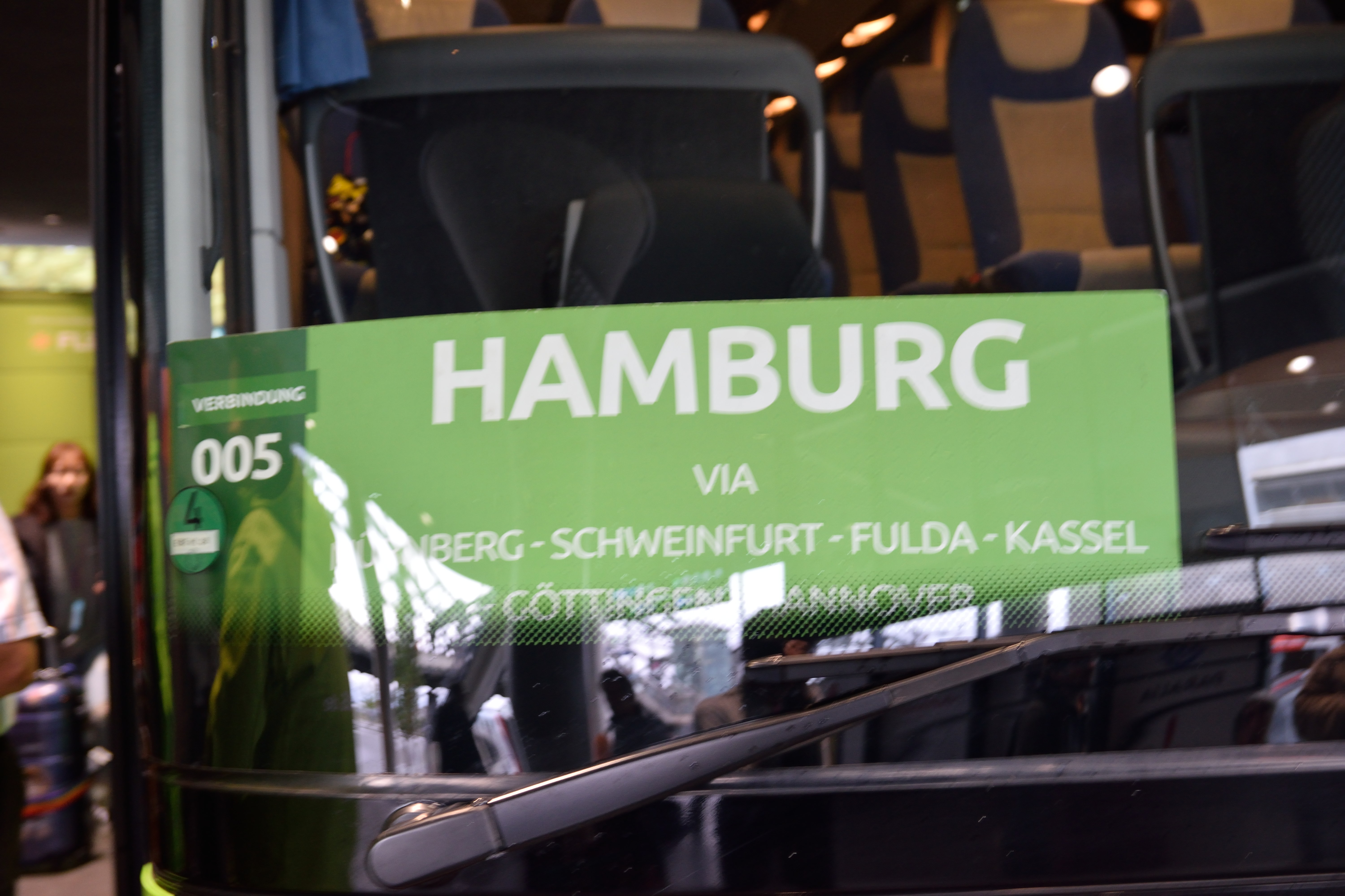 ハンブルク行きのバス