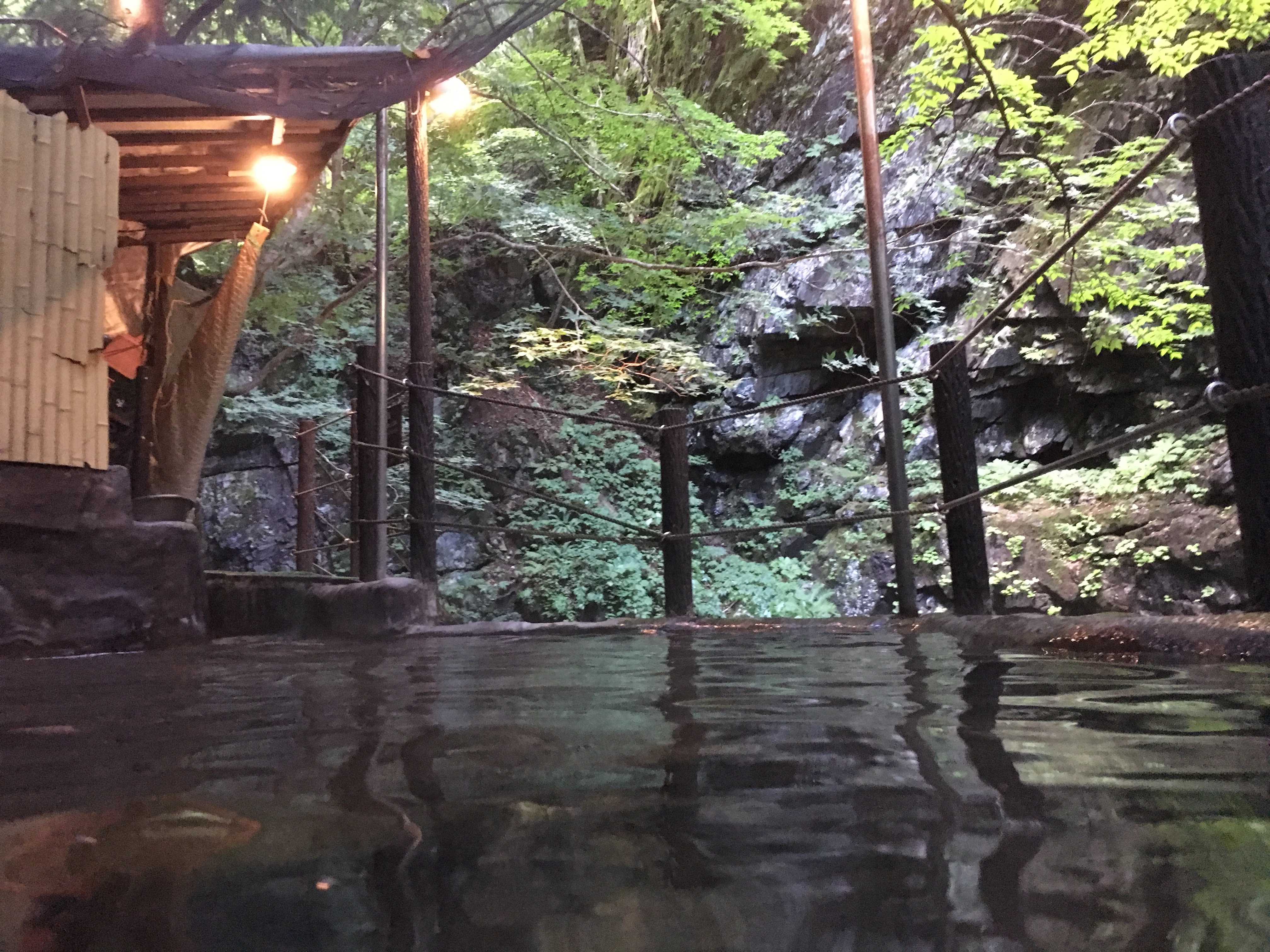 山田温泉『風景館』の露天岩風呂